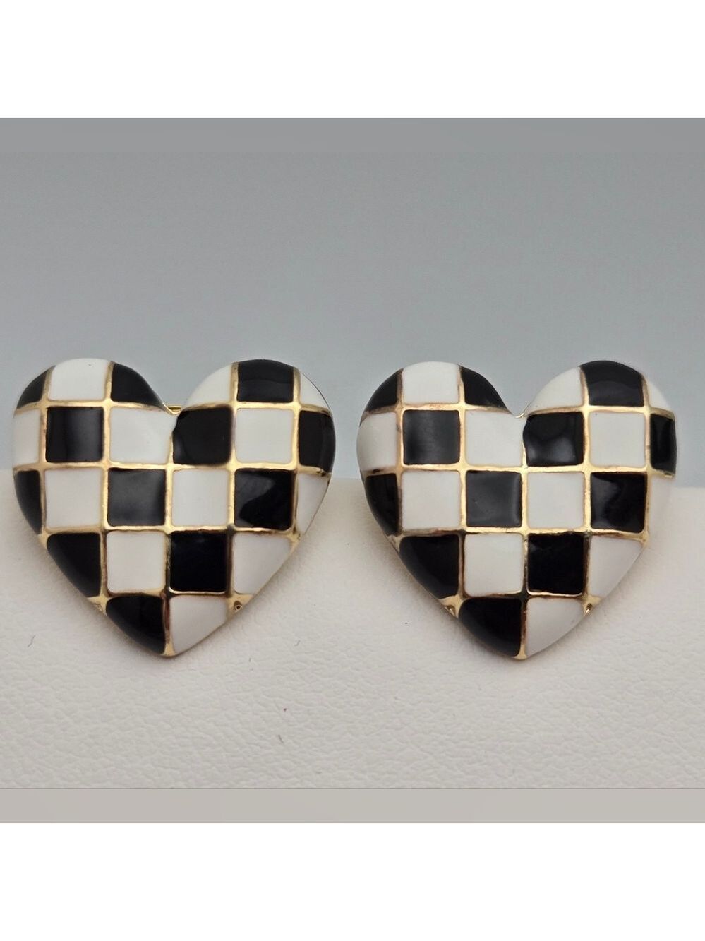 ✨2/$10✨ Black & White Checkerboard Heart Stud Earrings Excellent Condition